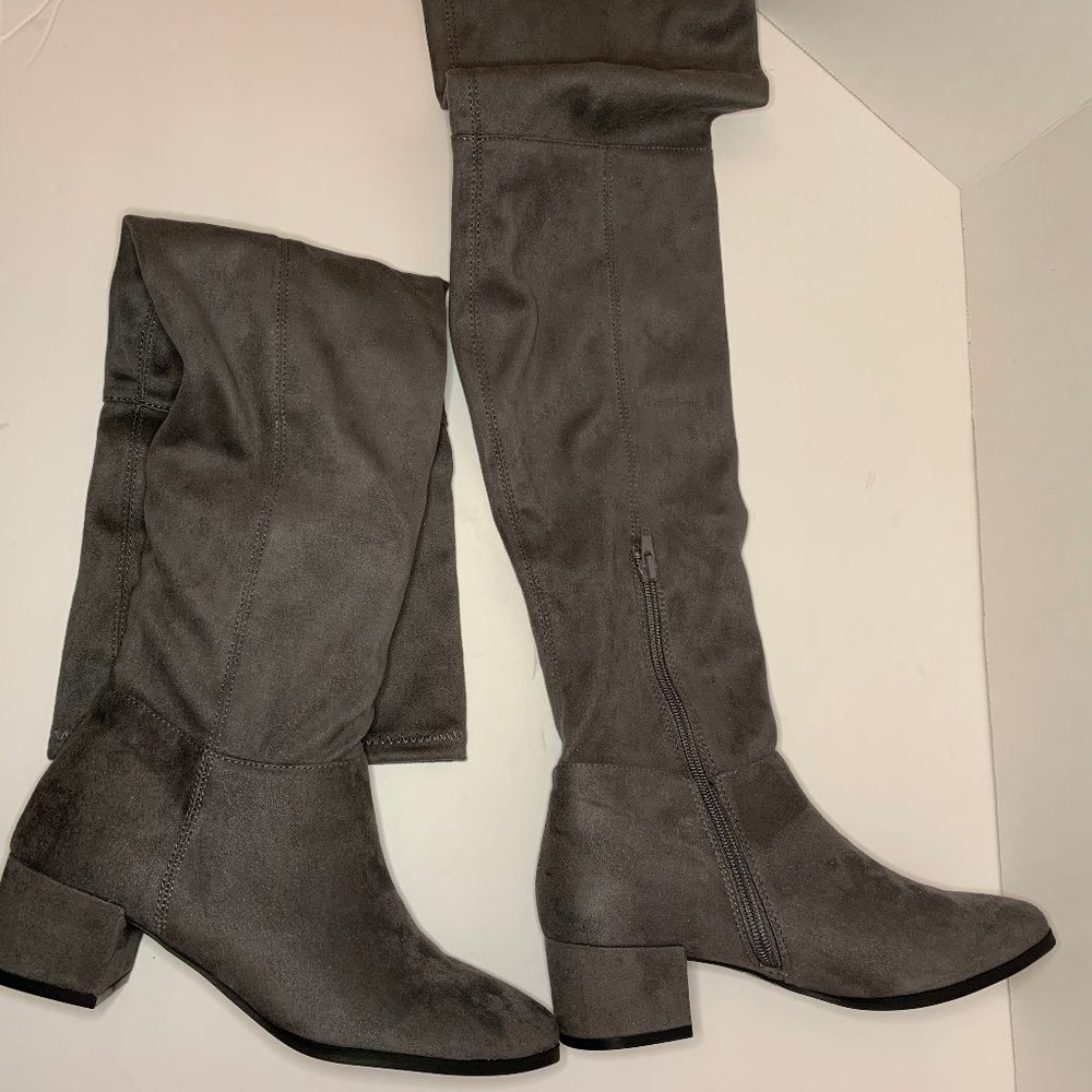 Knee High Suede Boots-Chinese Laundry Gray Size 6
